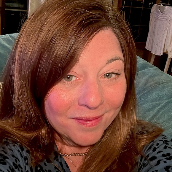 Meet your Posher, Jennifer - Picture 1 of 1